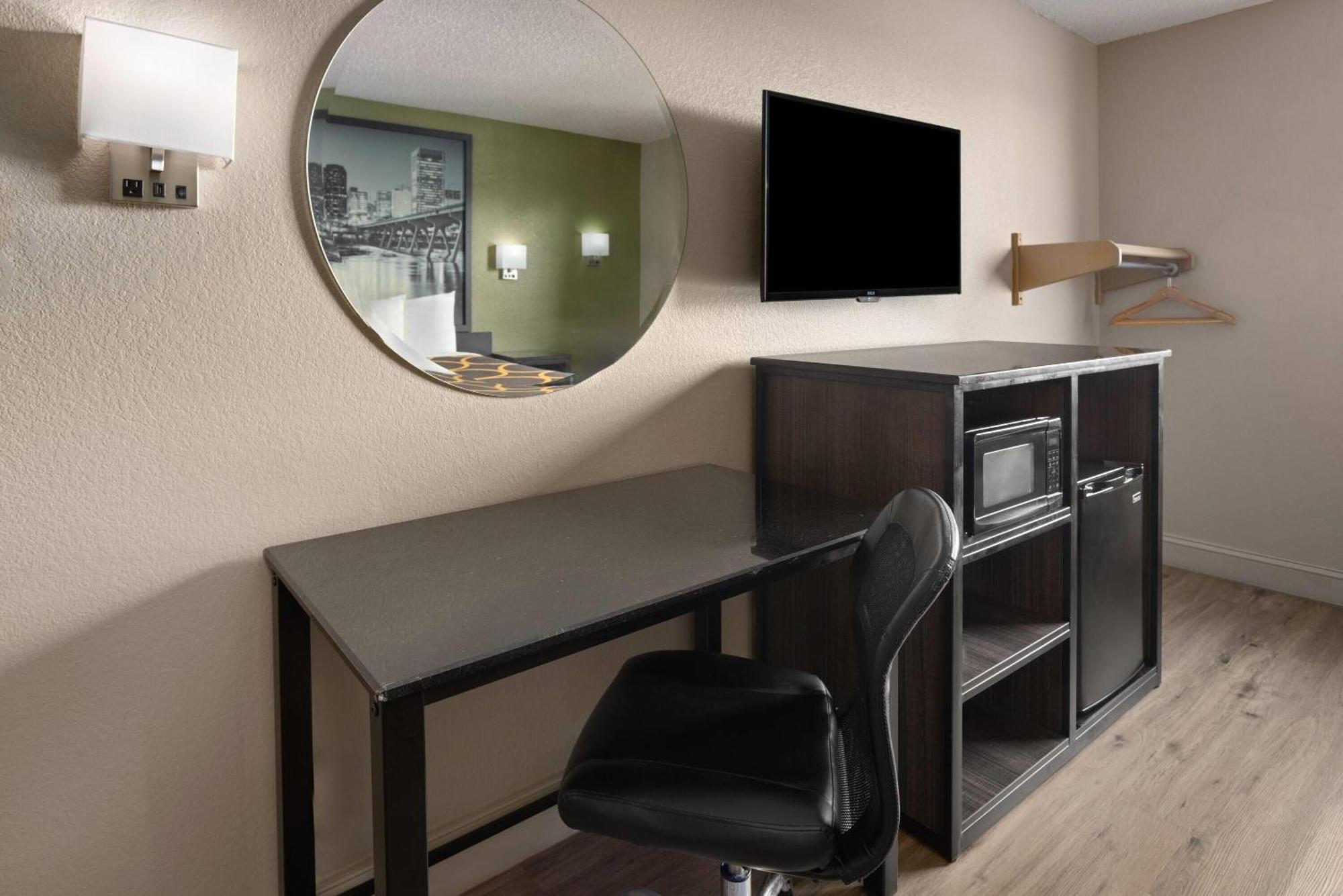 Super 8 By Wyndham Richmond Midlothian Turnpike Hotel Екстериор снимка